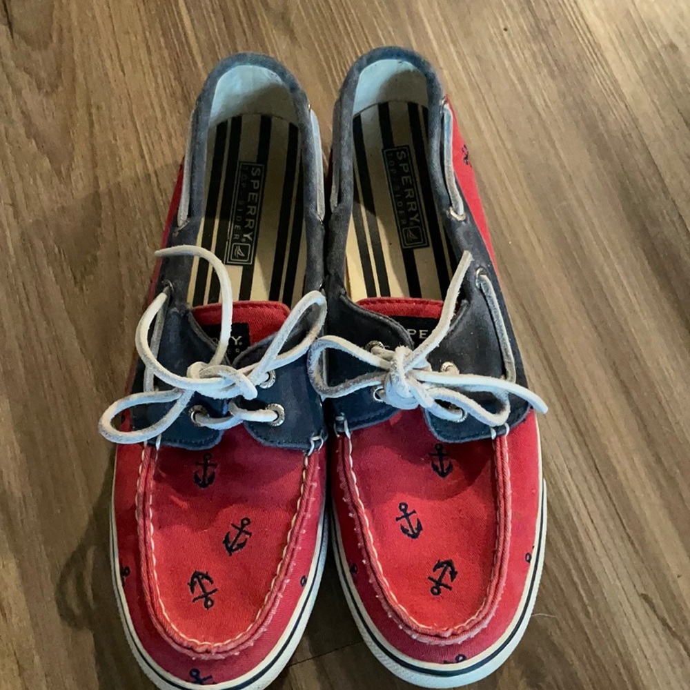 RARE: women’s embroidered sperrys with anchors